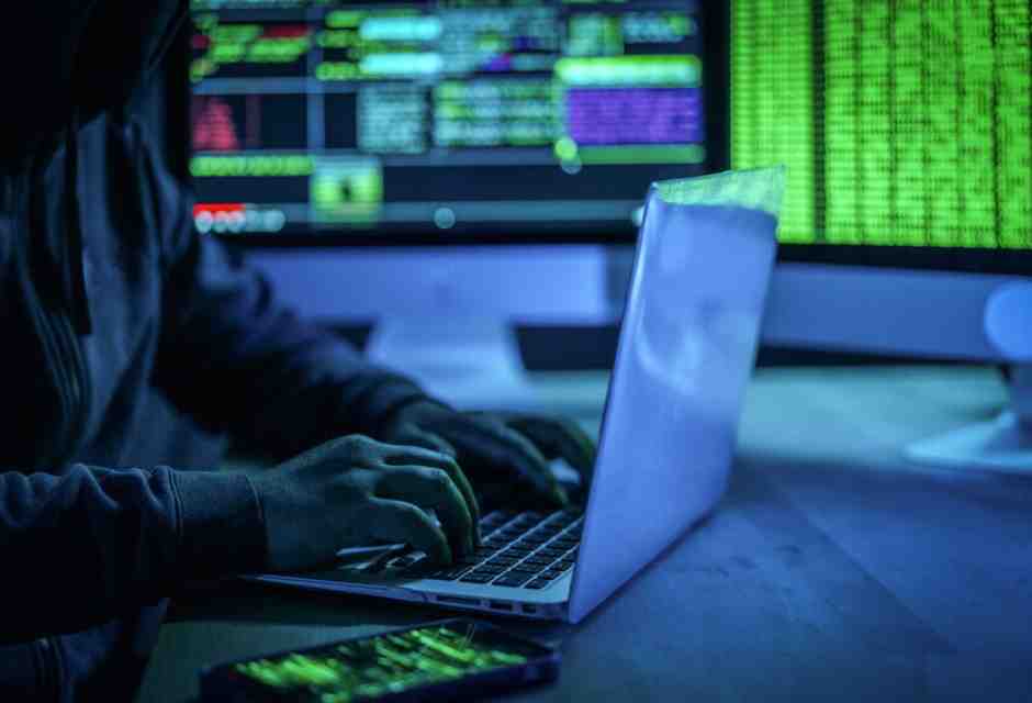 “Dietro agli spioni non una regia politica ma interessi nel mercato delle informazioni”, dice l’esperto