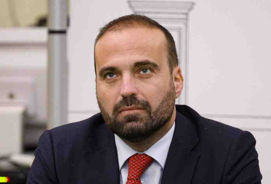 Cosa vuol dire non rassegnarsi al bipopulismo. Il libro di Marattin