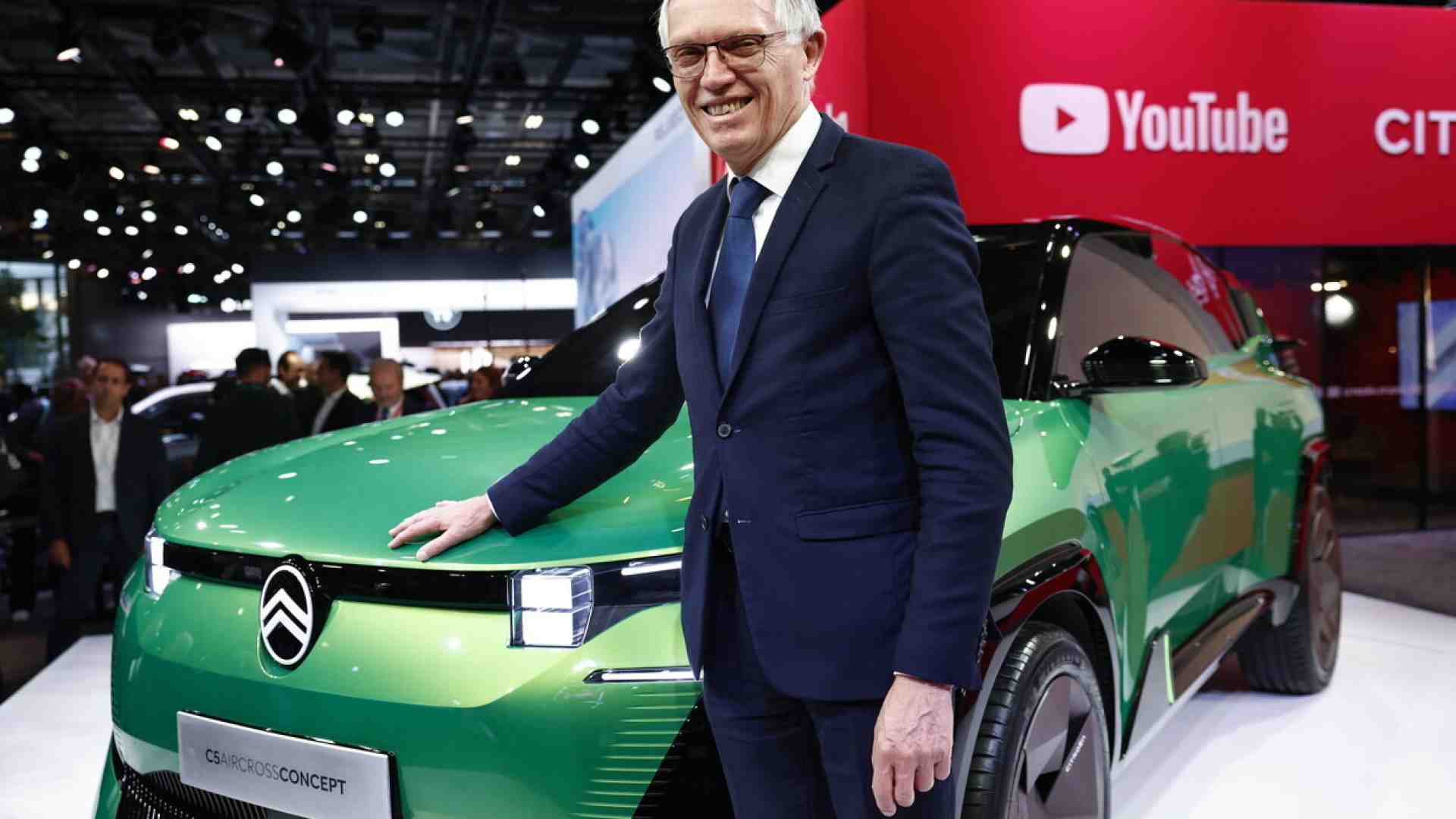 Tavares l'ambiguo attacca ancora la politica