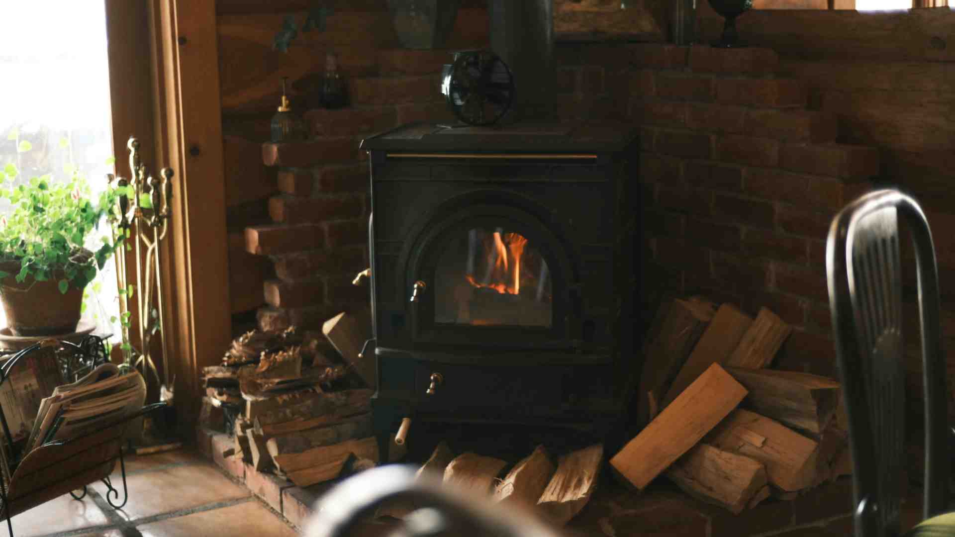 Il sogno jungeriano della cucina a legna, contro chi vuole dimezzare le polveri sottili