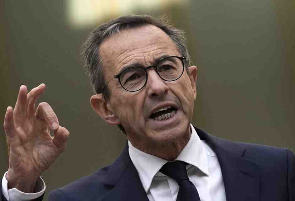 La mossa dura di Parigi sui migranti