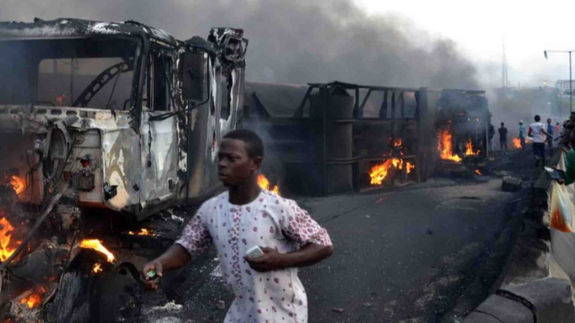 Nigeria, almeno 140 morti nell'esplosione di una cisterna di carburante