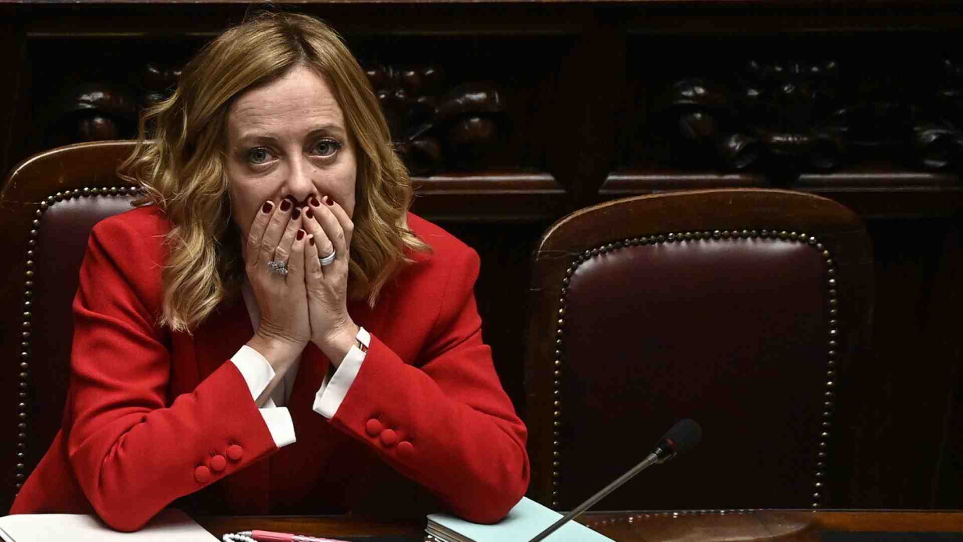 Meloni snobba il Festival delle regioni a Bari e manda un messaggio ai governatori