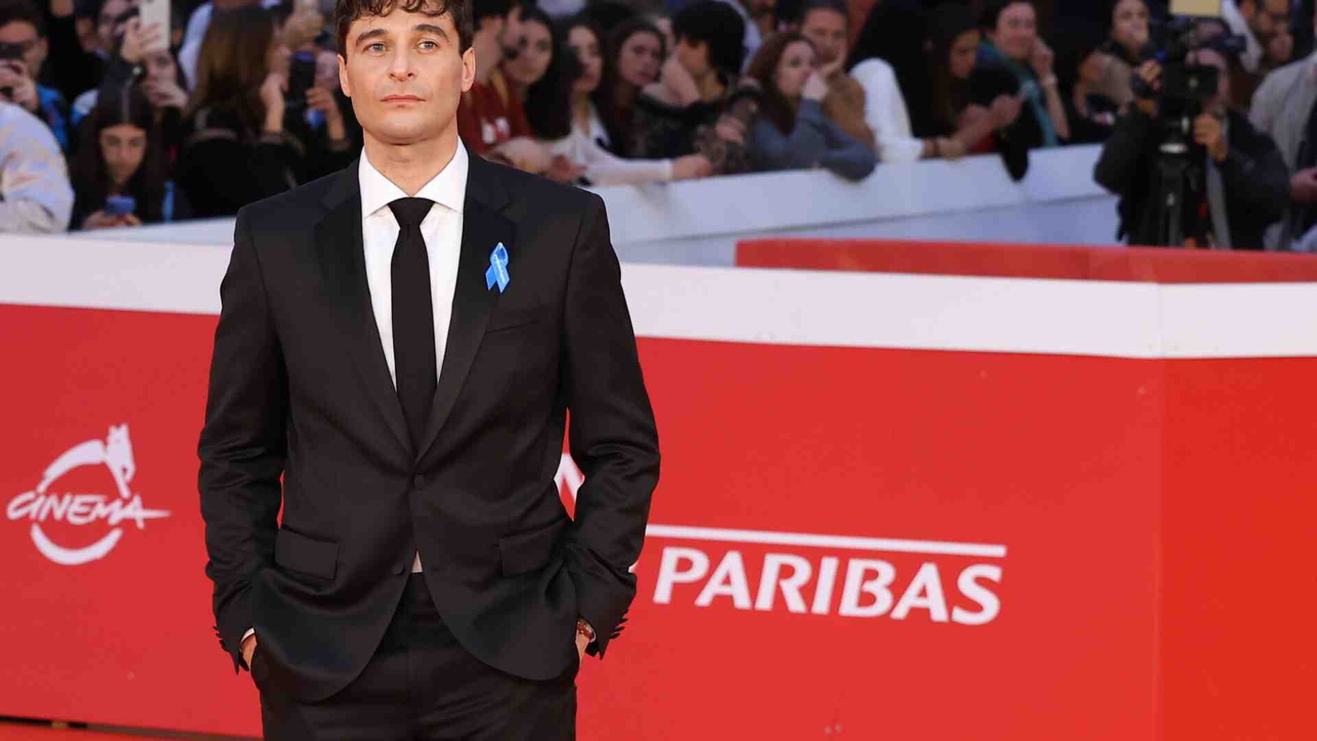 Lo scivolone di Lino Guanciale alla Festa del cinema di Roma, vanità e ignoranza abissali