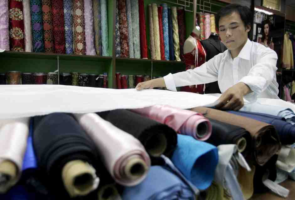 Crisi dura e violenze etniche: così a Prato crolla il distretto tessile