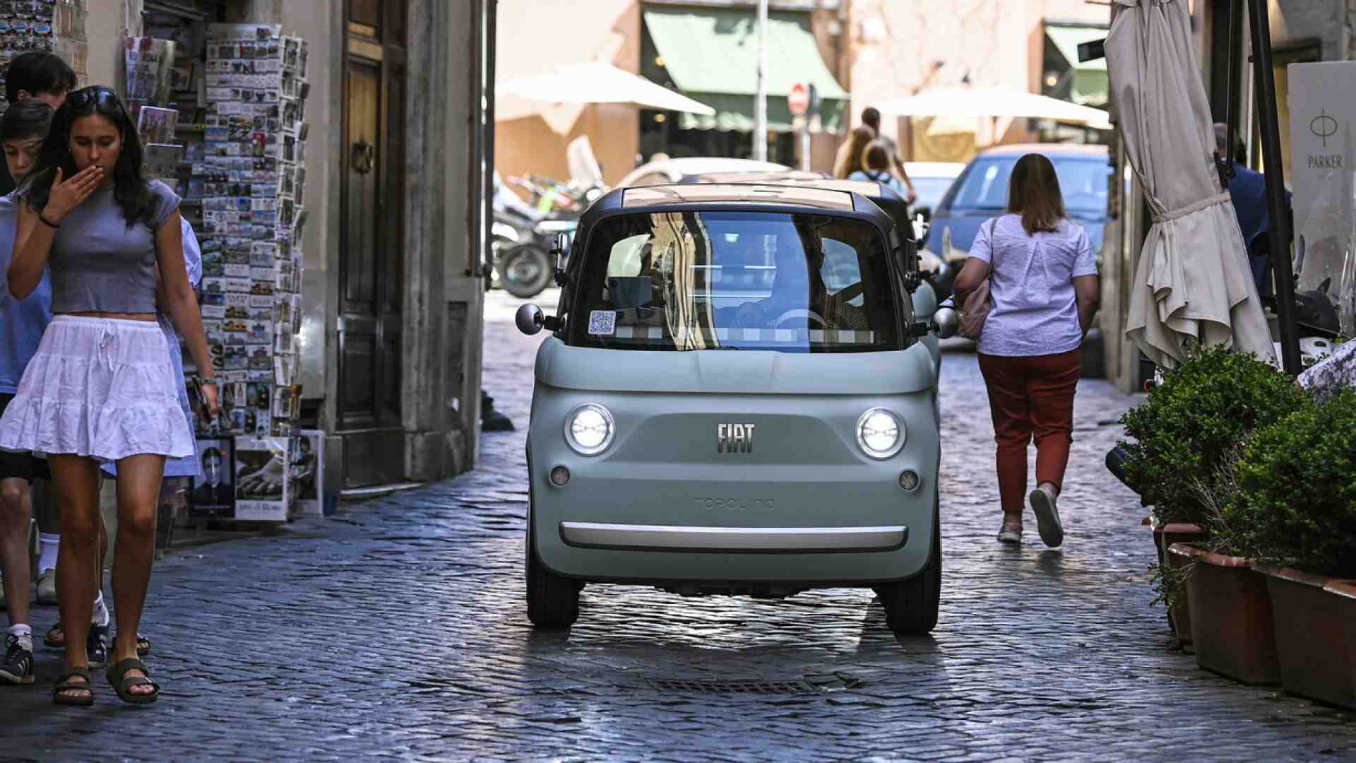 I giovani che comprano auto sono sempre meno. Ma non è solo colpa della Generazione Z se il mercato è in crisi