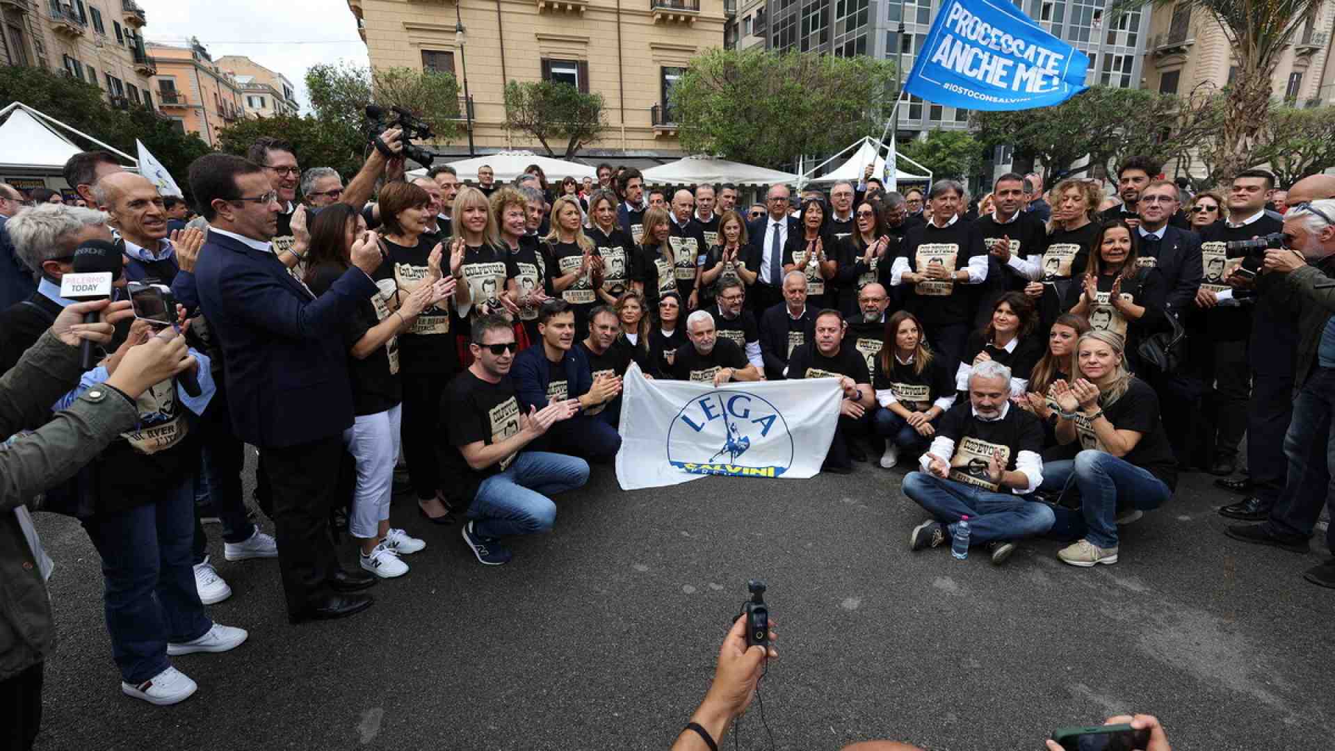 La "pupiata" di Salvini. Sogna la condanna, fa sfilare i ministri a Palermo e attacca le toghe