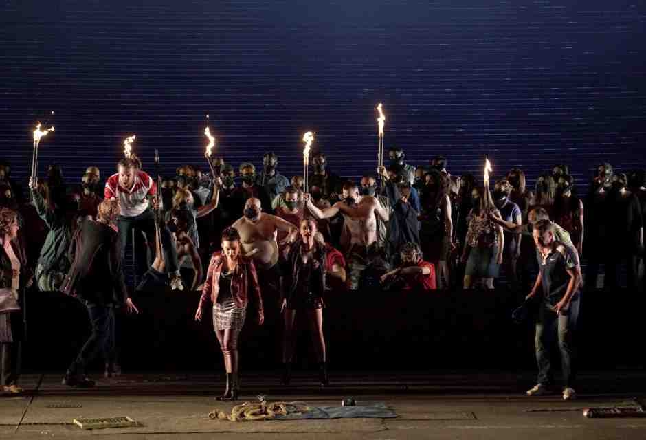 Due perle musicali: “Peter Grimes” a Roma e il doppio “Giro di vite” a Genova. Da non perdere