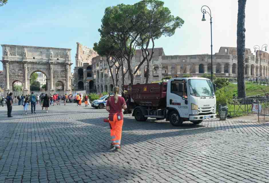“Fantasmi a Roma”, il grandissimo memoir di Eric Salerno