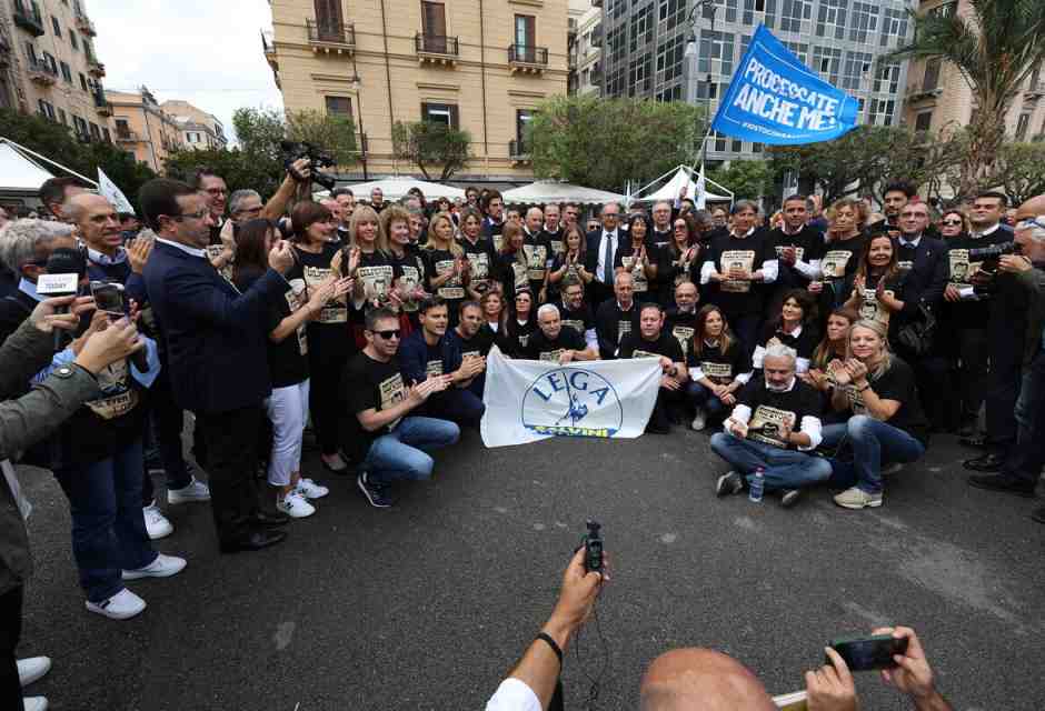 La "pupiata" di Salvini. Sogna la condanna, fa sfilare i ministri a Palermo e attacca le toghe