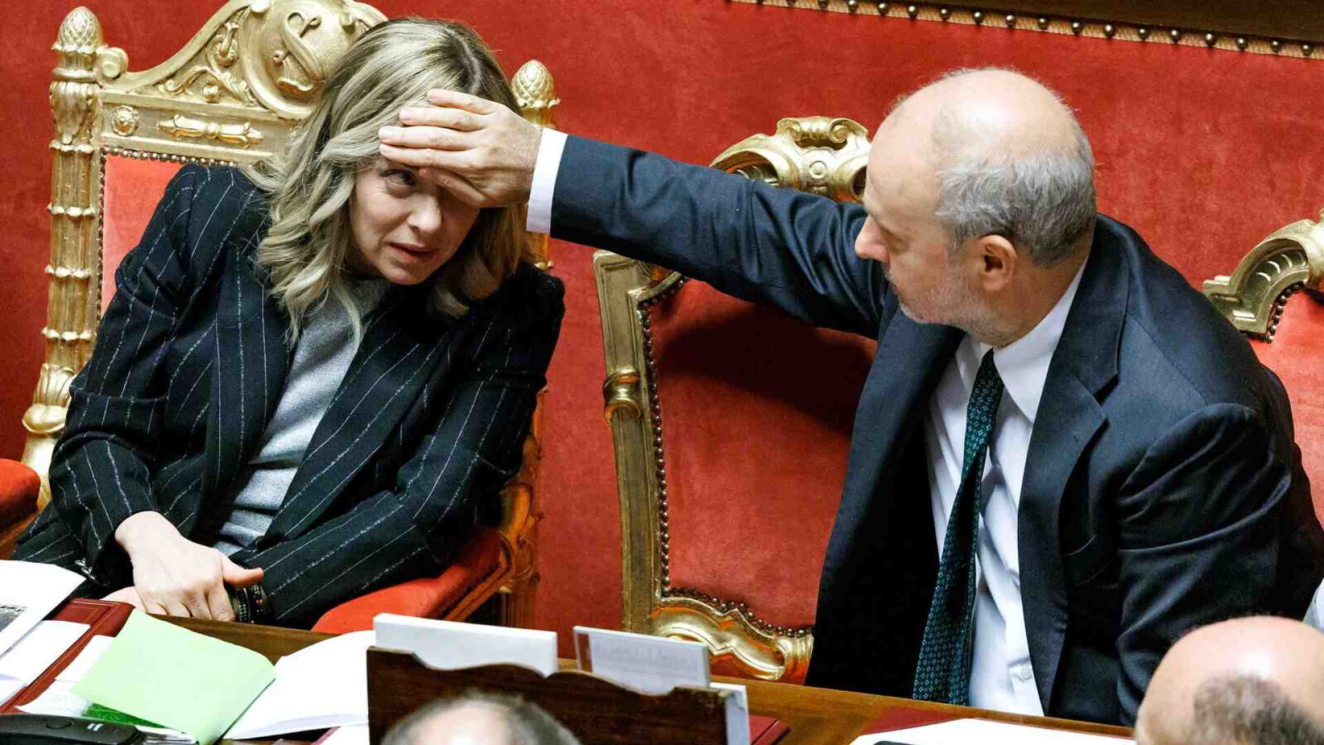 Governo e opposizione litigano sulla spesa sanitaria senza fare i conti con l’algebra
