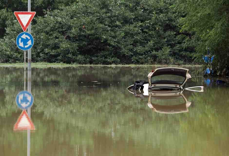 Maltempo al nord, l'Emilia-Romagna ancora sott'acqua. Come salvarsi