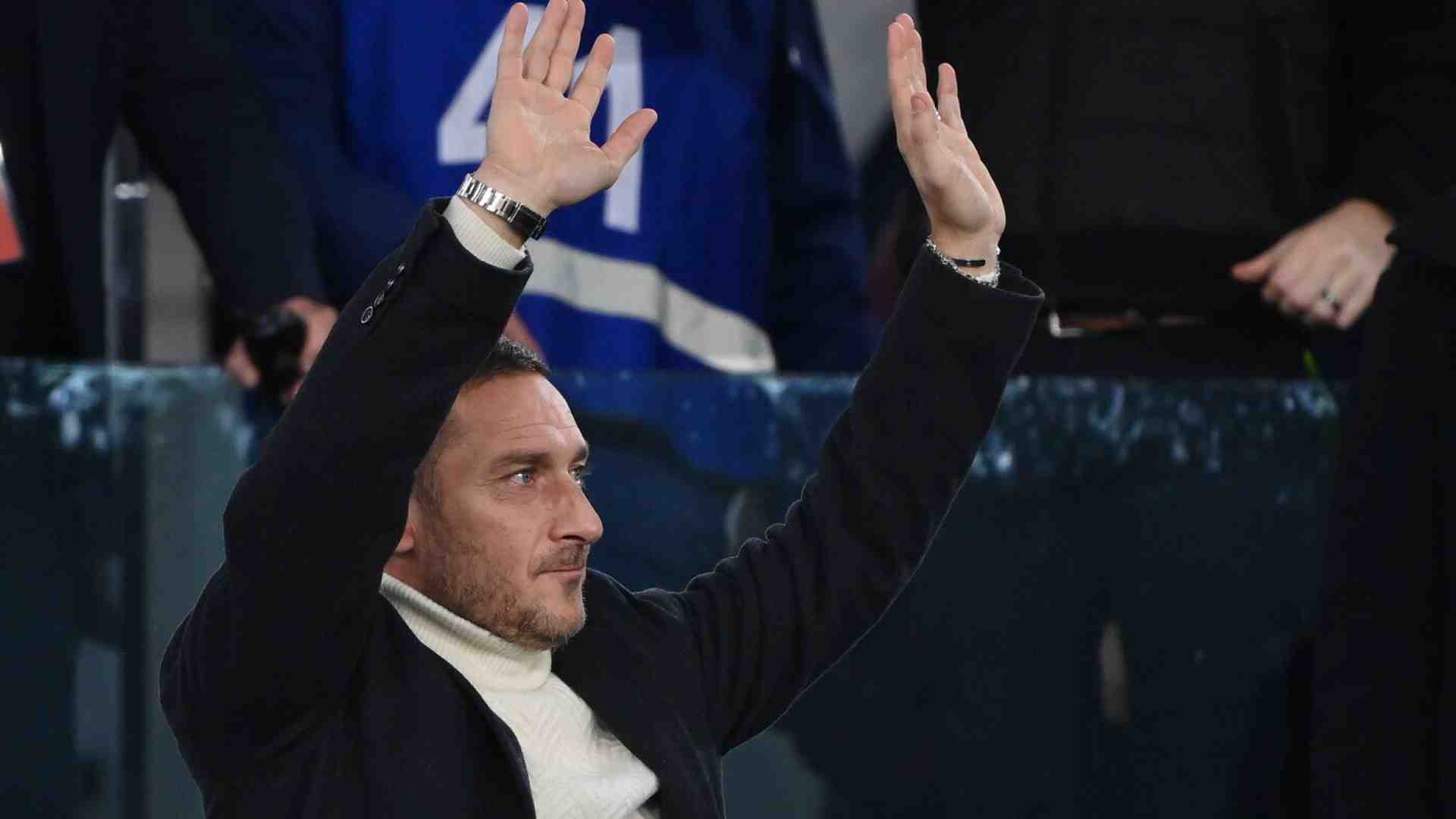 Totti dice “sono pronto a tornare in campo". La speranza che sia una barzelletta