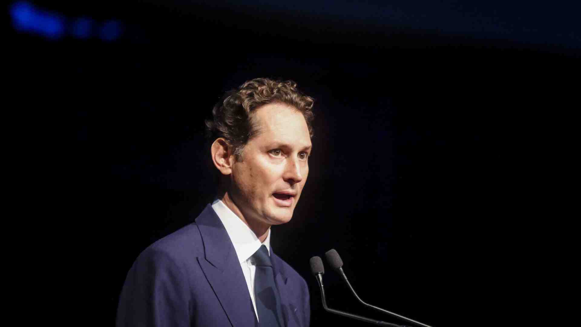 Il duello Meloni-Elkann, "processo" a Stellantis e negoziati di pace. Passa da qui editoria e industria