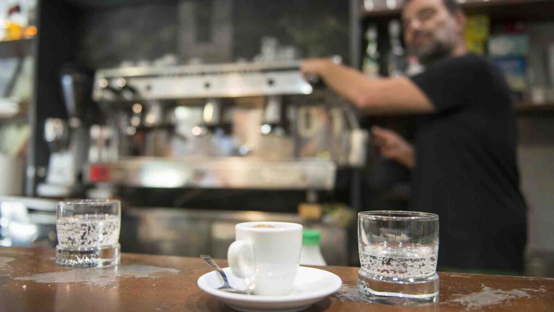 Le quotazioni del caffè sempre più su: la tazzina potrebbe arrivare a 2 euro