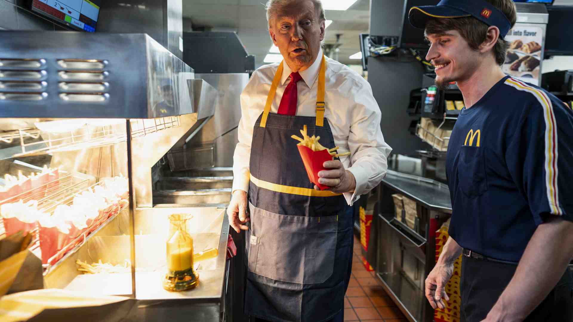 Trump che serve al McDonald's e il cortocircuito tra realtà e finzione