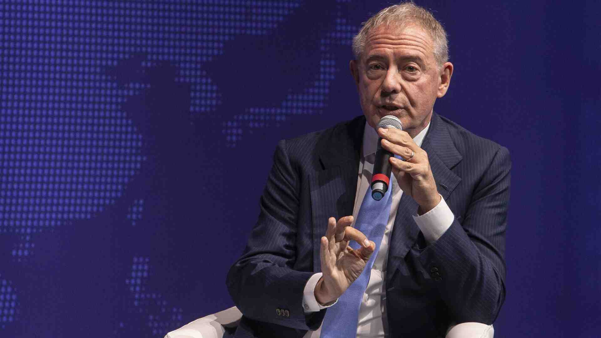 Urso Indica la via dei sacrifici per le Big Tech