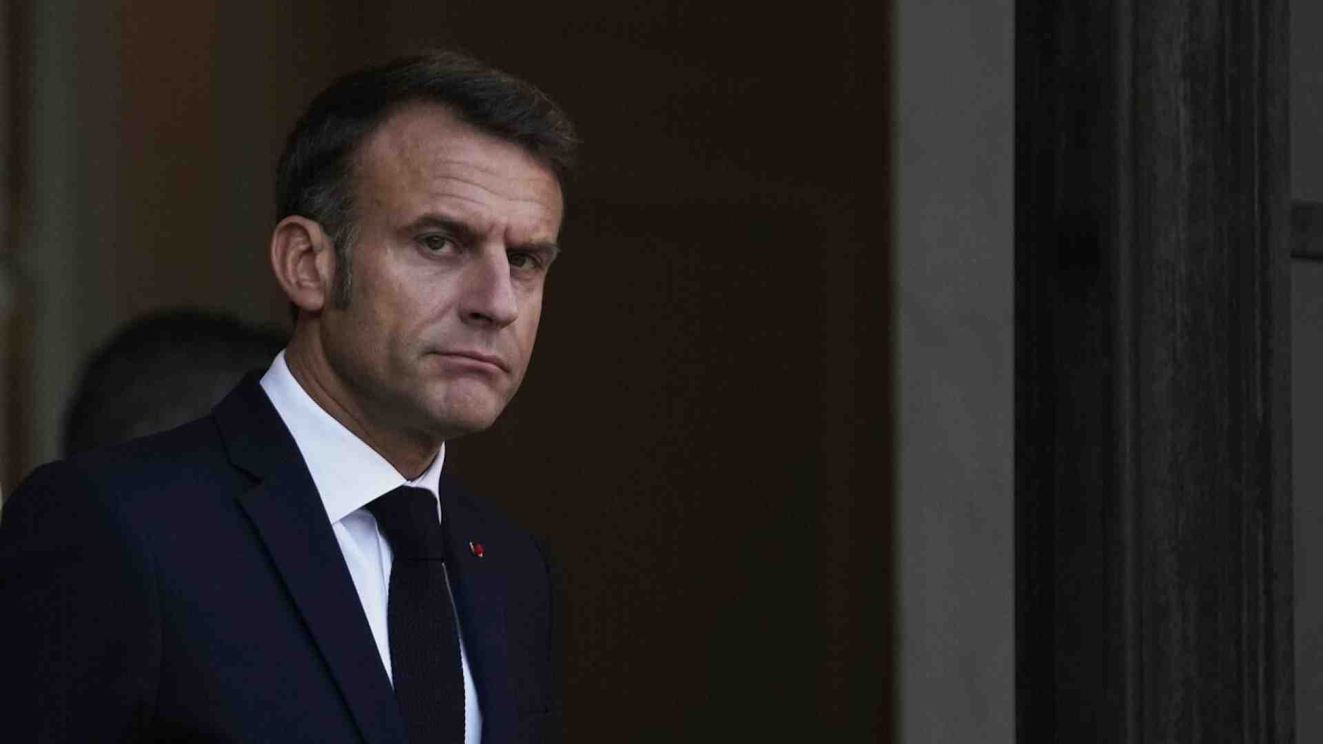 “Domani ci divertiremo”. Il libro-show della dissoluzione estiva di Macron