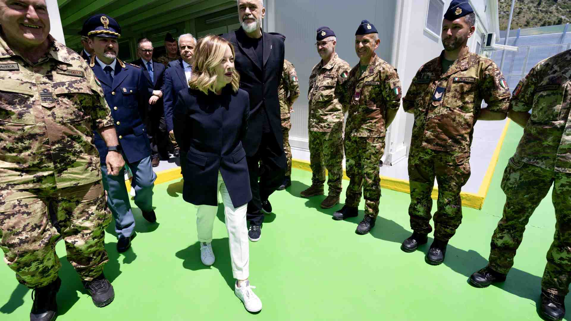 Il modello albanese si capisce poco, il modello Meloni invece sì: il lepenismo non c’entra nulla