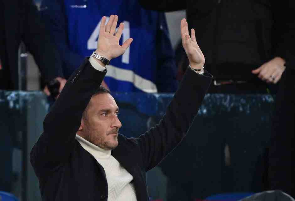 Totti dice “sono pronto a tornare in campo". La speranza che sia una barzelletta