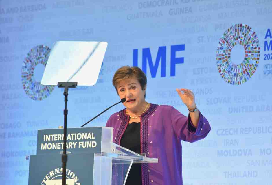 Ombre sulla crescita, il monito dell'Fmi. Che lima al ribasso le stime del governo