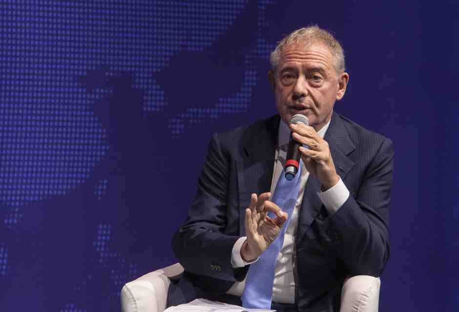 Urso Indica la via dei sacrifici per le Big Tech