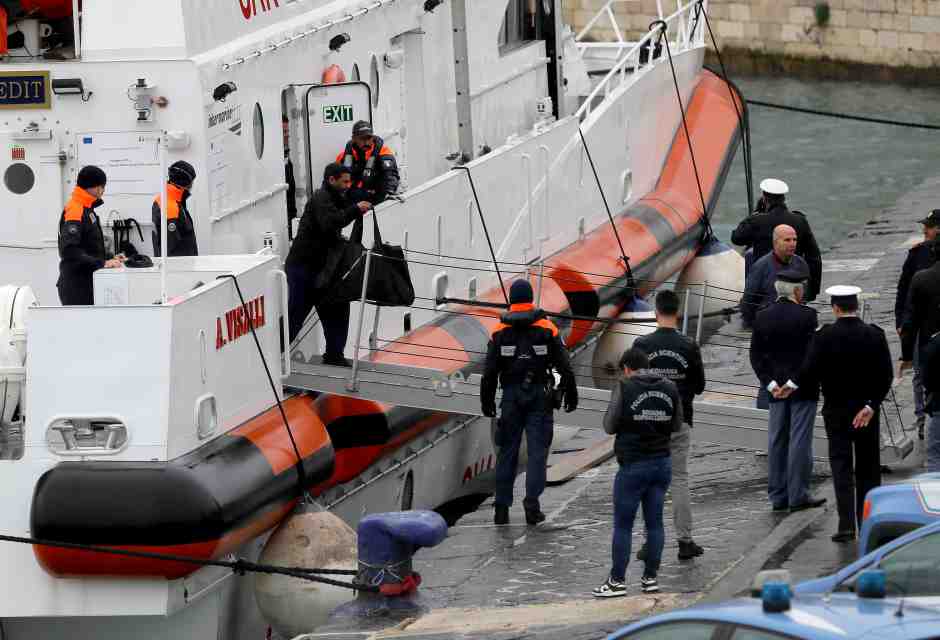 Cercansi respingimenti contro le due propagande sui migranti