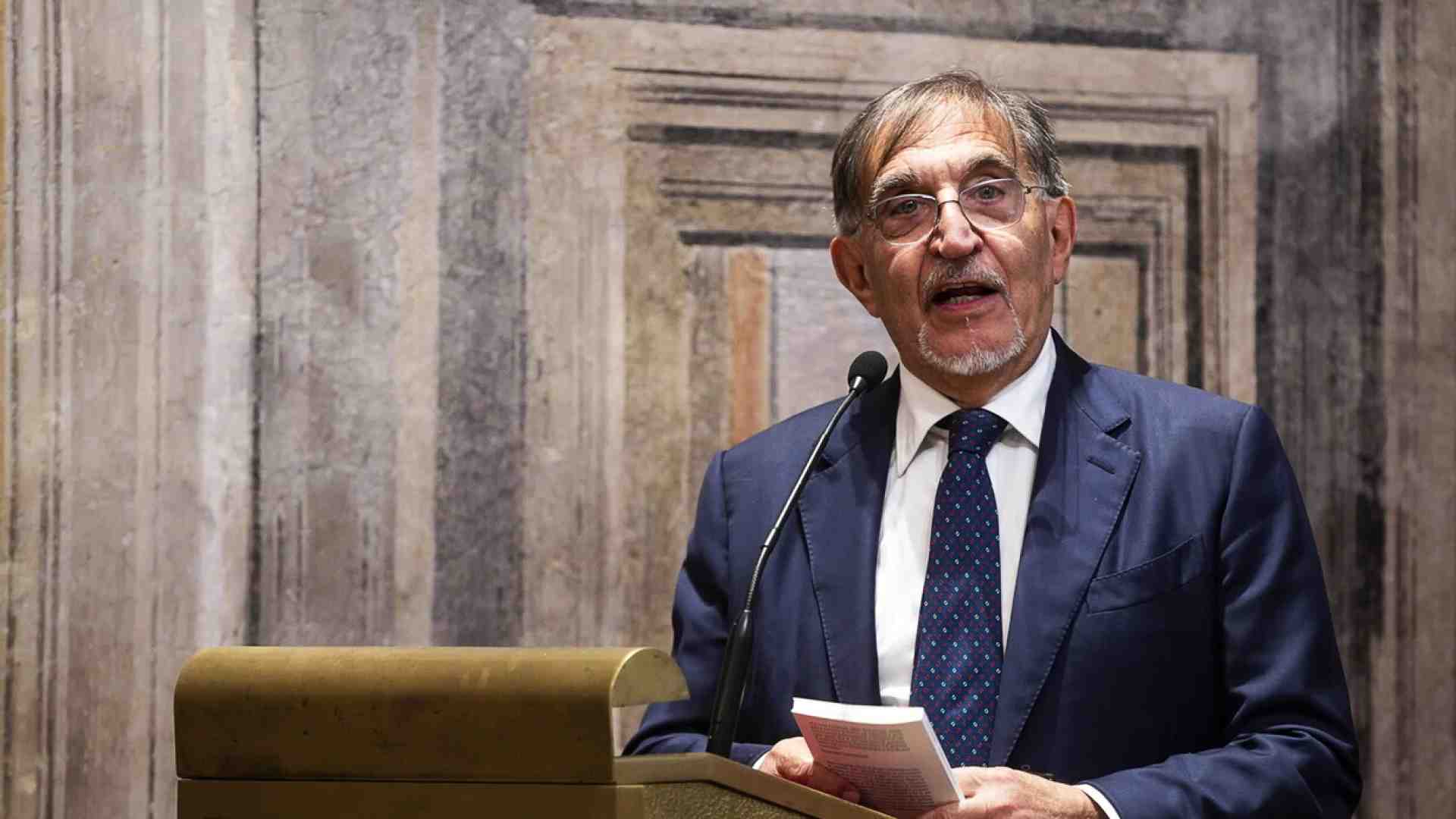 La Russa: “Cani in Senato? I parlamentari si occuperanno dei bisognini”