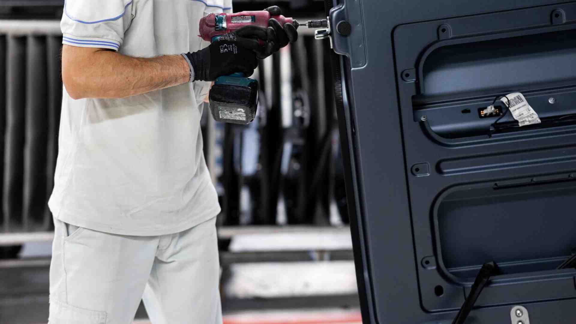 Il rapporto di Confindustira: all’Italia produttiva mancano 120 mila lavoratori stranieri