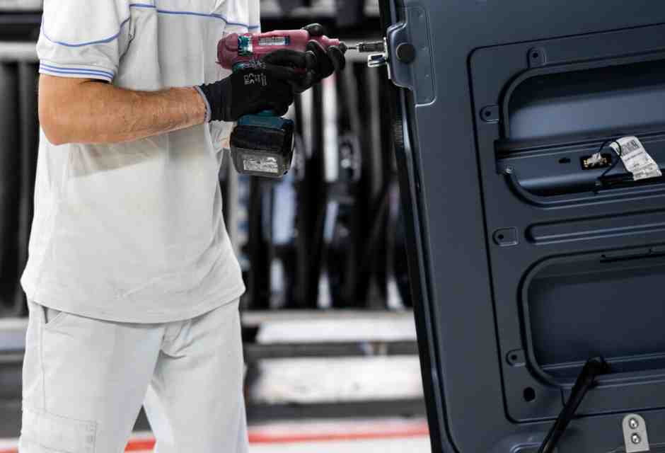 Il rapporto di Confindustira: all’Italia produttiva mancano 120 mila lavoratori stranieri