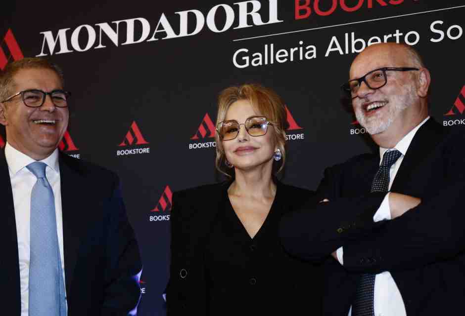 Marina Berlusconi nella tonnara di Roma. Tifa Harris, difende Meloni, ma la sua voce resta un mistero