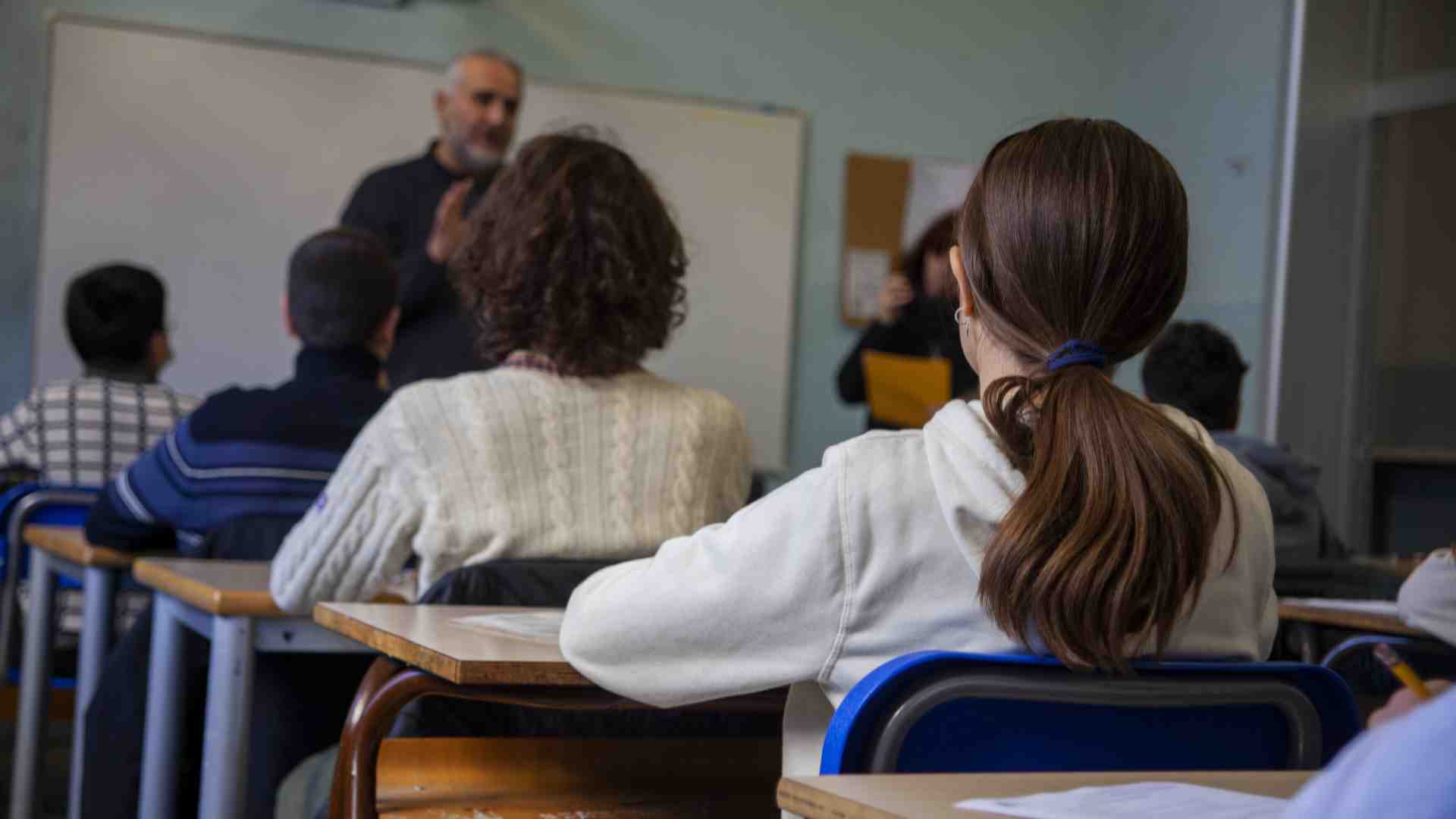 Oltre 7.000 posti tagliati a scuola: meno figli, meno prof. Chiaro no?