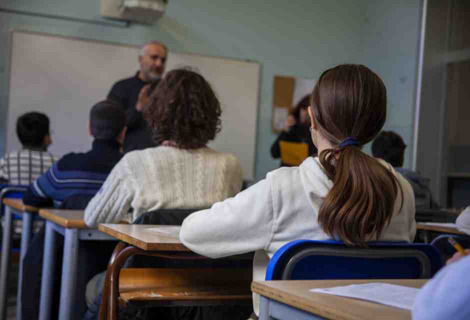 Oltre 7.000 posti tagliati a scuola: meno figli, meno prof. Chiaro no?