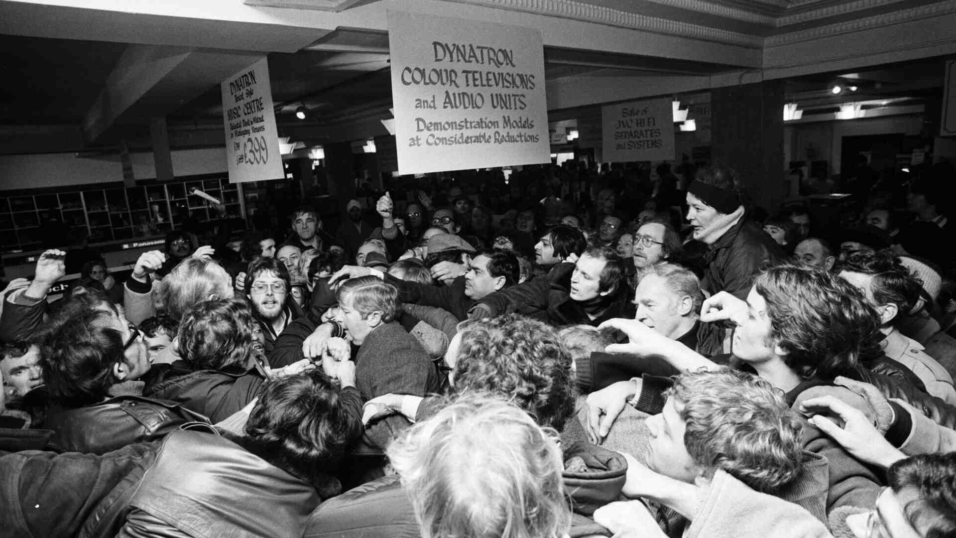 Davanti a una cultura esausta e ripetitiva restano il broncio o la satira