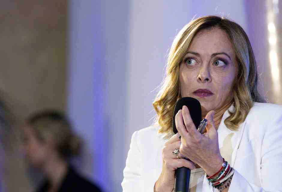 Meloni a due velocità. Cosa rischia il governo con il passo del gambero