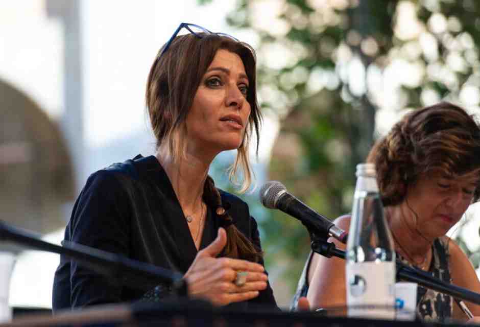Il giro del mondo con Elif Shafak, che trova i fiumi in cielo attraverso le storie