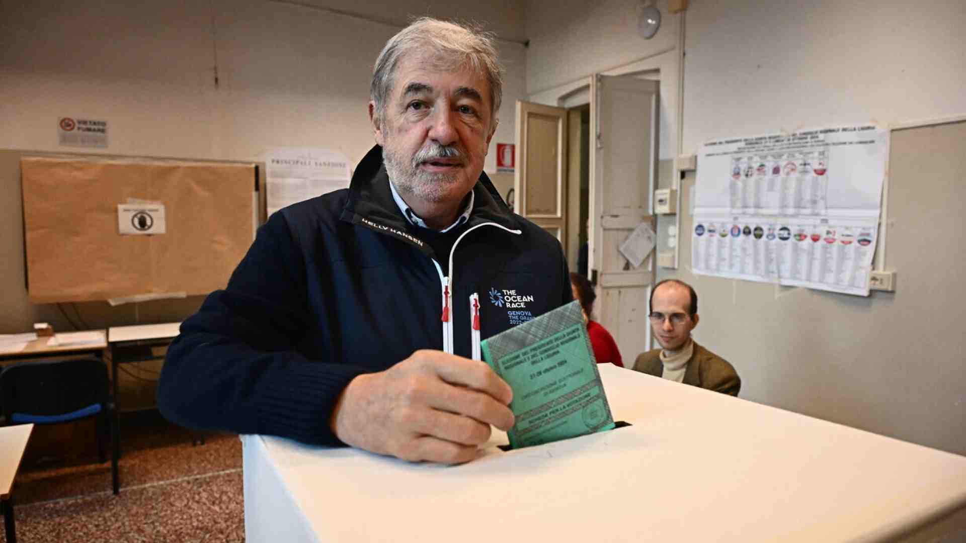 Il tracollo del M5s trascina Orlando e il Pd alla sconfitta. In Liguria vince Bucci