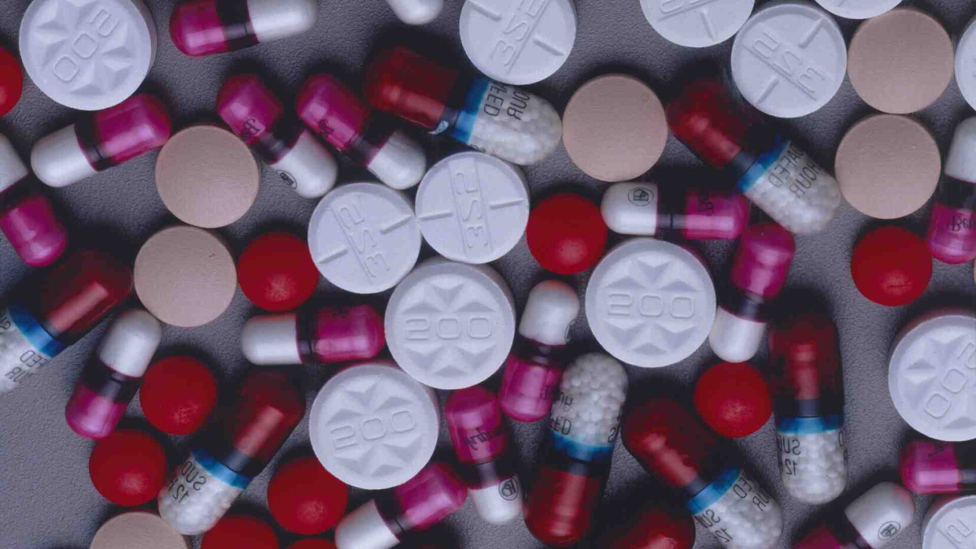 I batteri “resistenti” non sono solo nemici. Ma per conviverci bisognerà evolvere