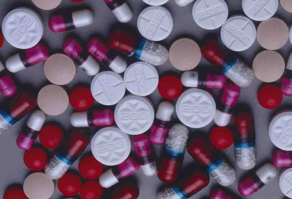 I batteri “resistenti” non sono solo nemici. Ma per conviverci bisognerà evolvere