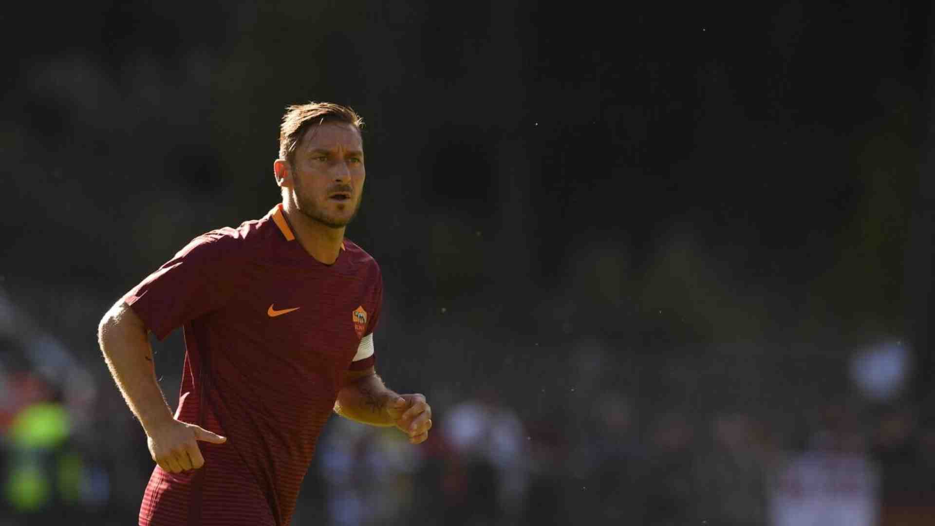 “Mi auguro Totti non ritorni a giocare, sarebbe triste”. Parla lo scrittore Bonvissuto