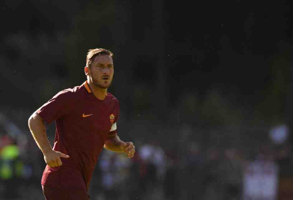 “Mi auguro Totti non ritorni a giocare, sarebbe triste”. Parla lo scrittore Bonvissuto