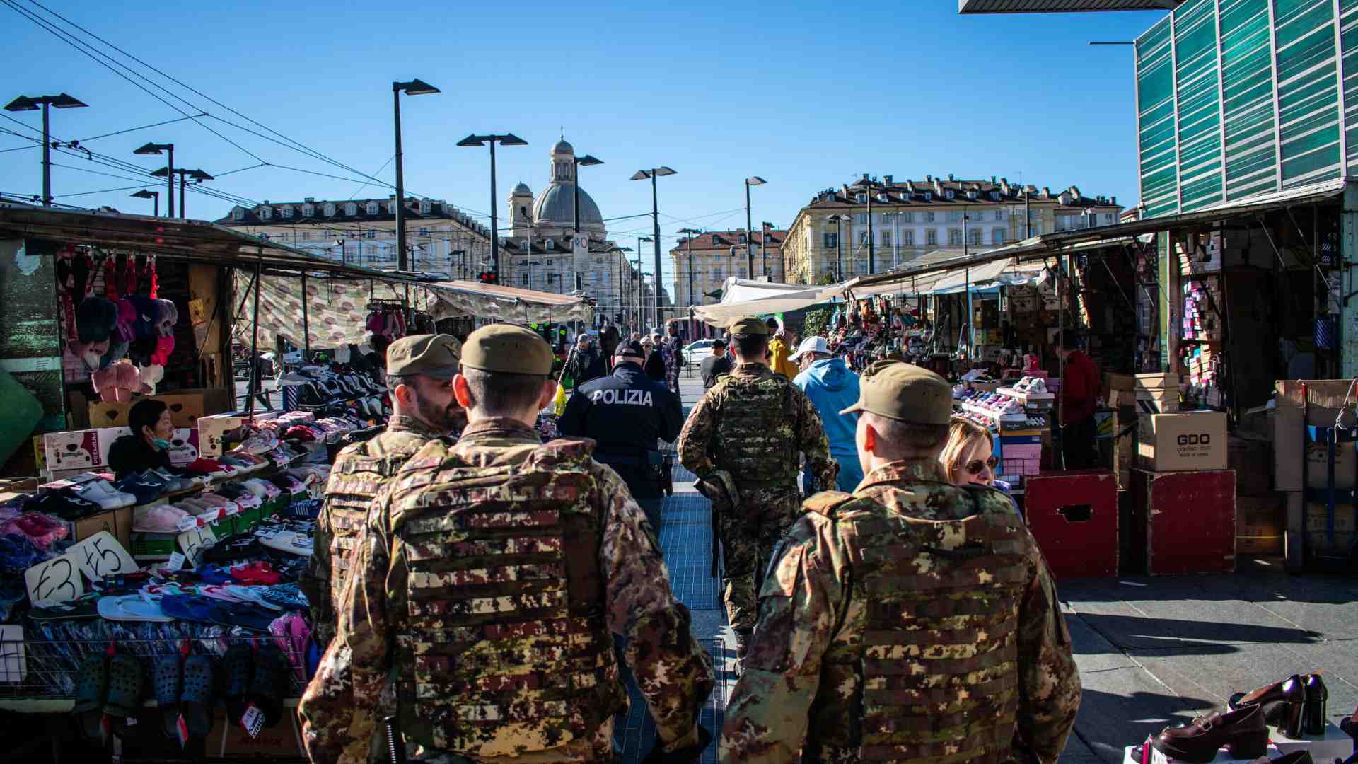 Più Strade Sicure e meno missioni internazionali: la strana manovra di Meloni
