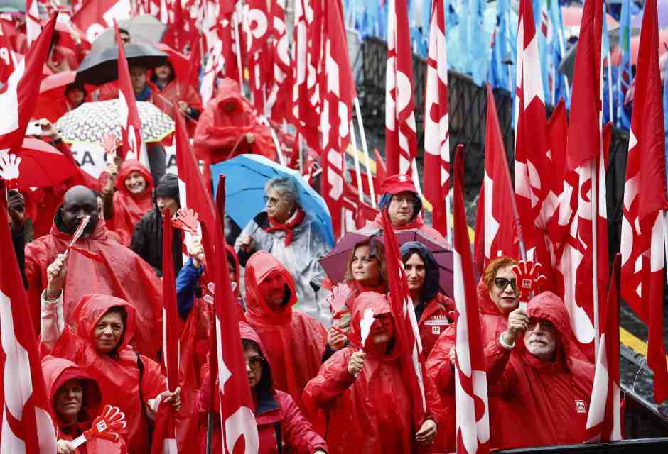 Calano gli occupati e si ferma il pil: l’unica leva del governo è il Pnrr