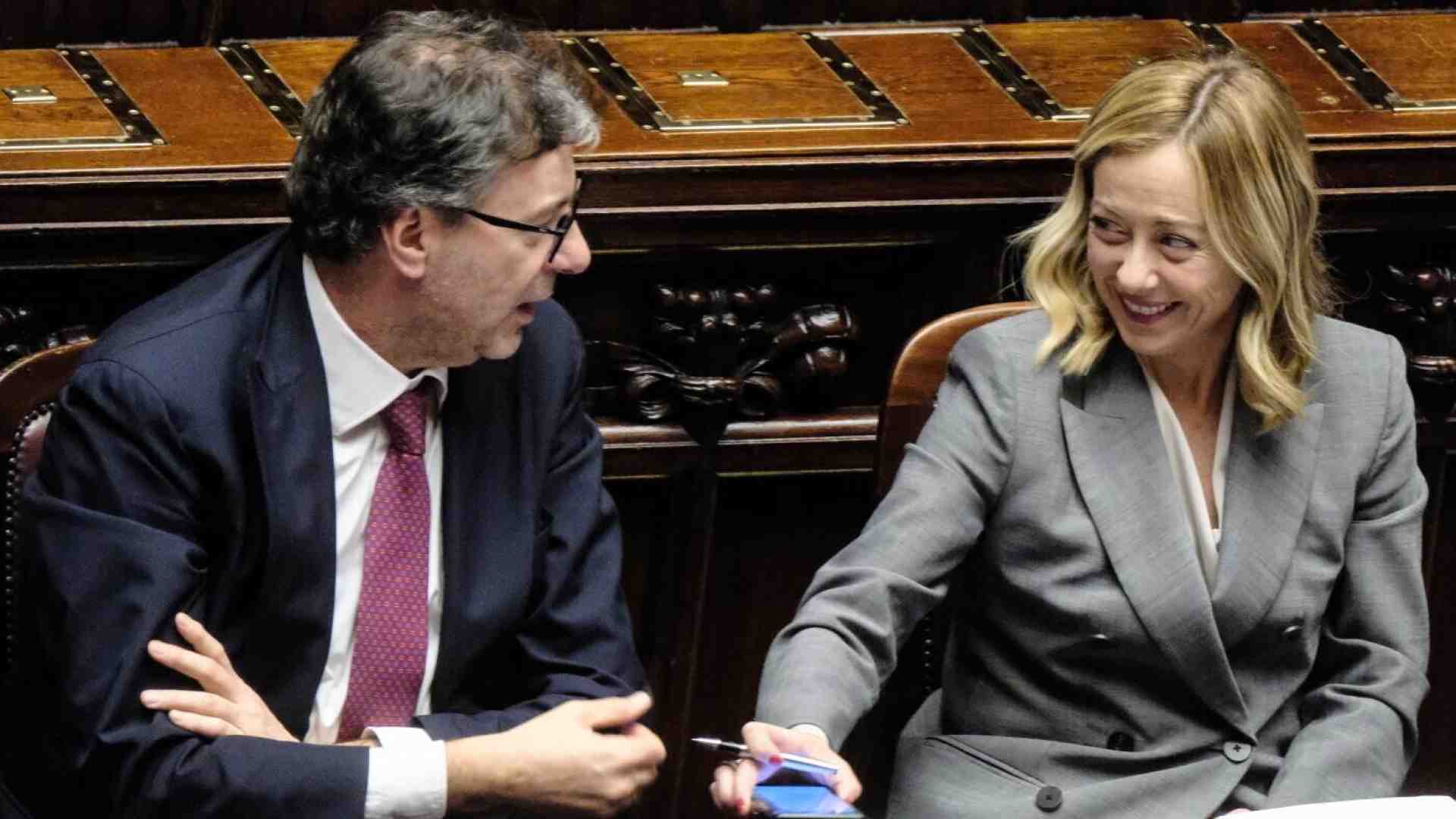Gli editori Angelucci fanno riscrivere a Meloni e Giorgetti, la web tax, la tassa "ammazzagiornali"