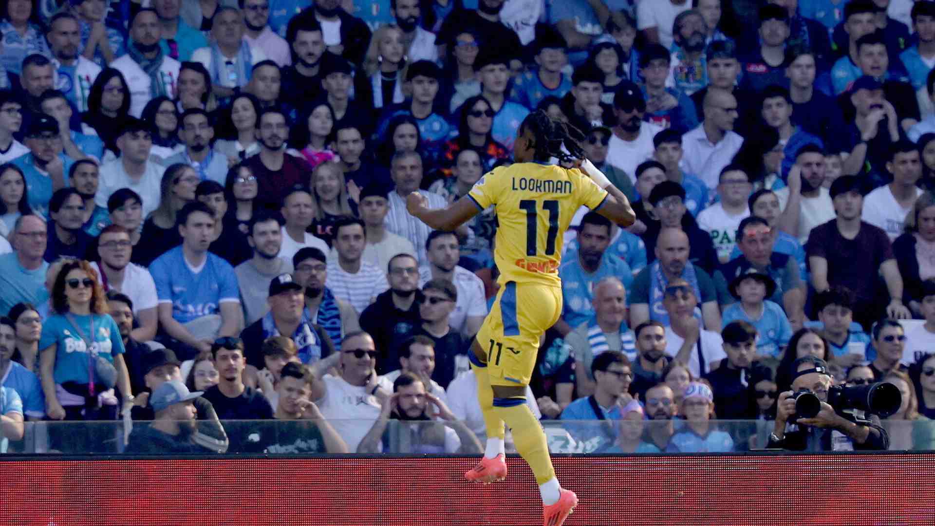 L'esultanza di Ademola Lookman dopo aver segnato contro il Napoli (foto LaPresse)