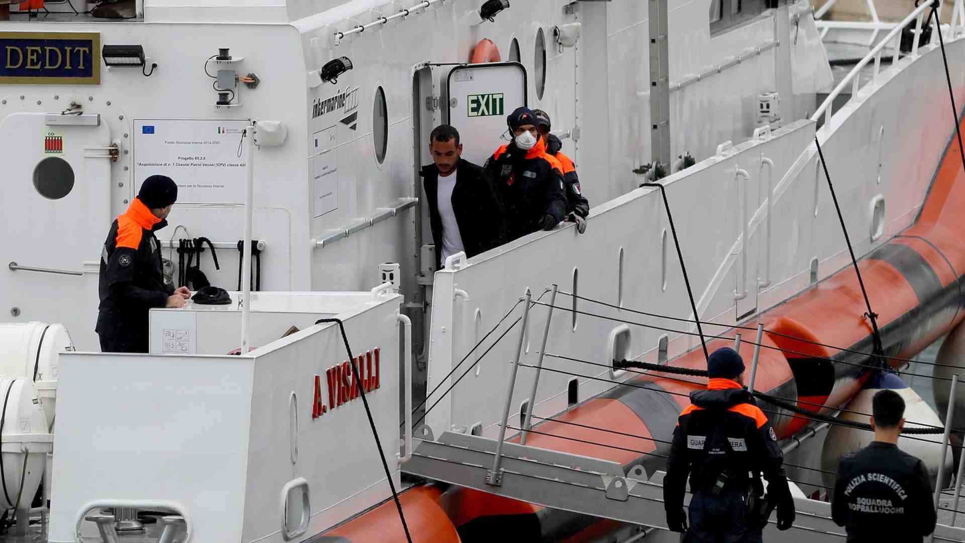 Gestire l’immigrazione è compito del Parlamento, non dei tribunali