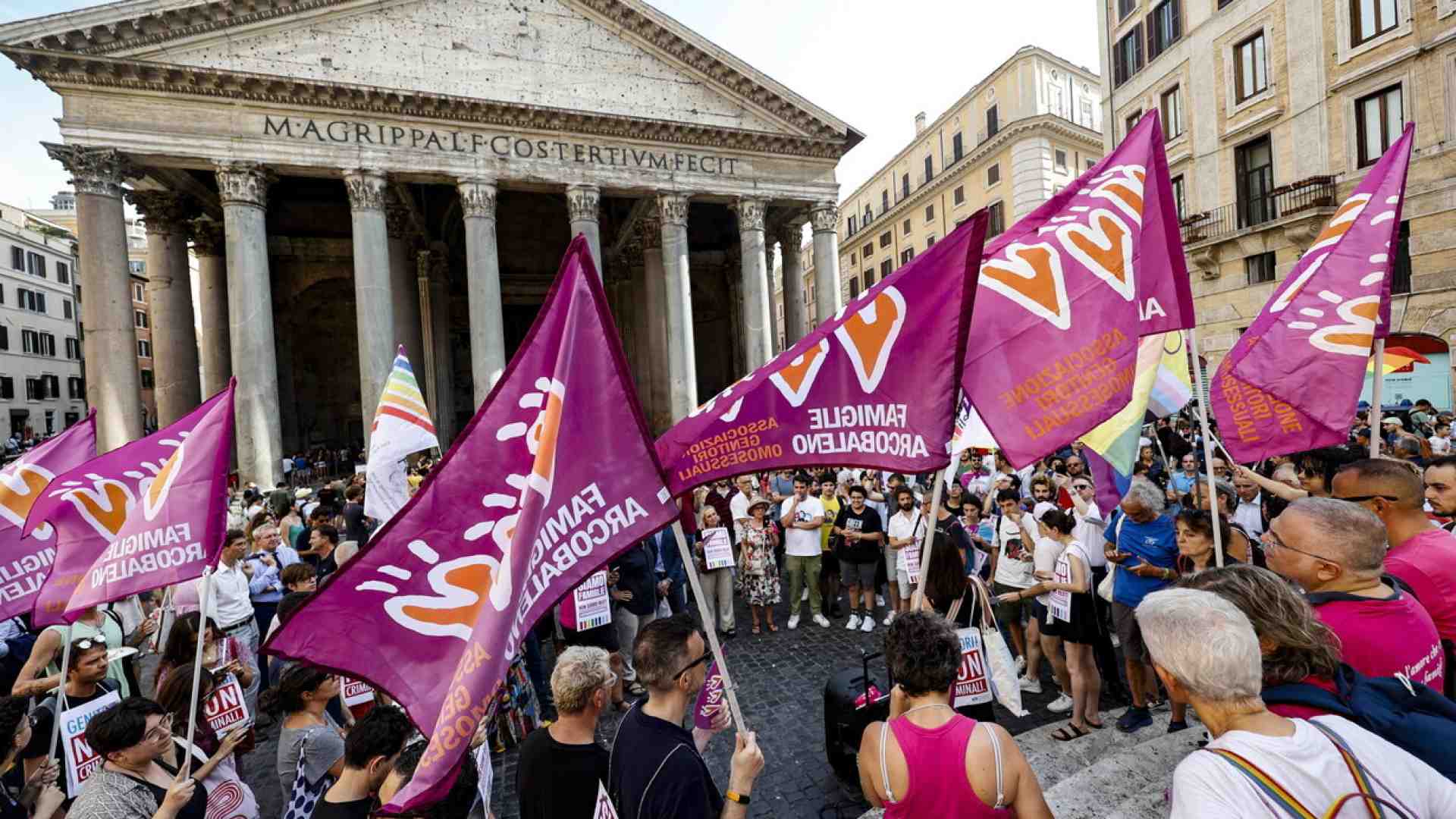 Il salario minimo della Gestazione per altri