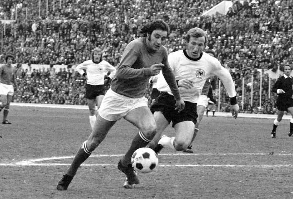 L’ode a Chinaglia di Aurelio Picca fa venire i brividi anche a chi non frega niente del calcio