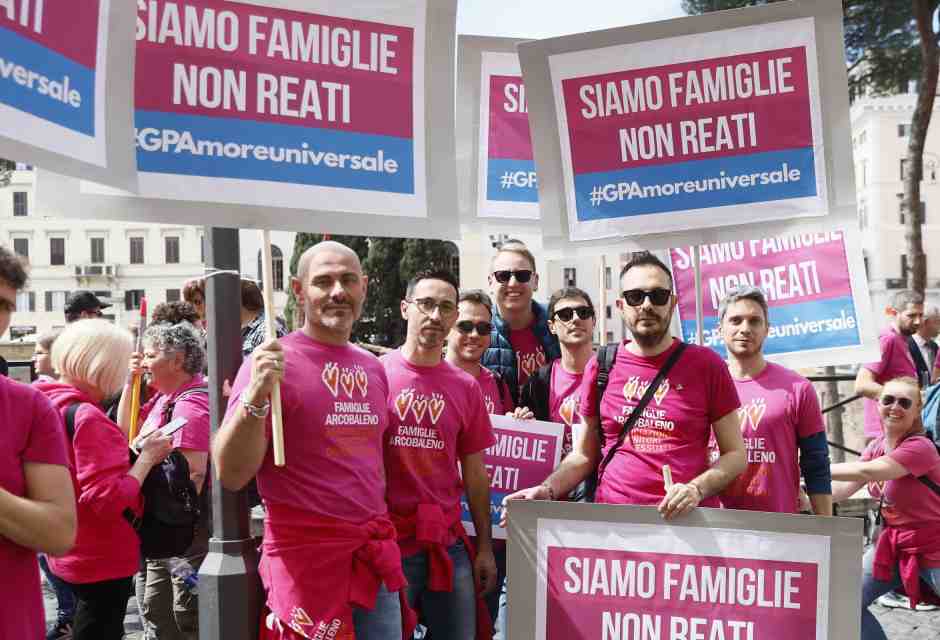 Il dilemma dei medici sulla maternità surrogata va affrontato senza censure