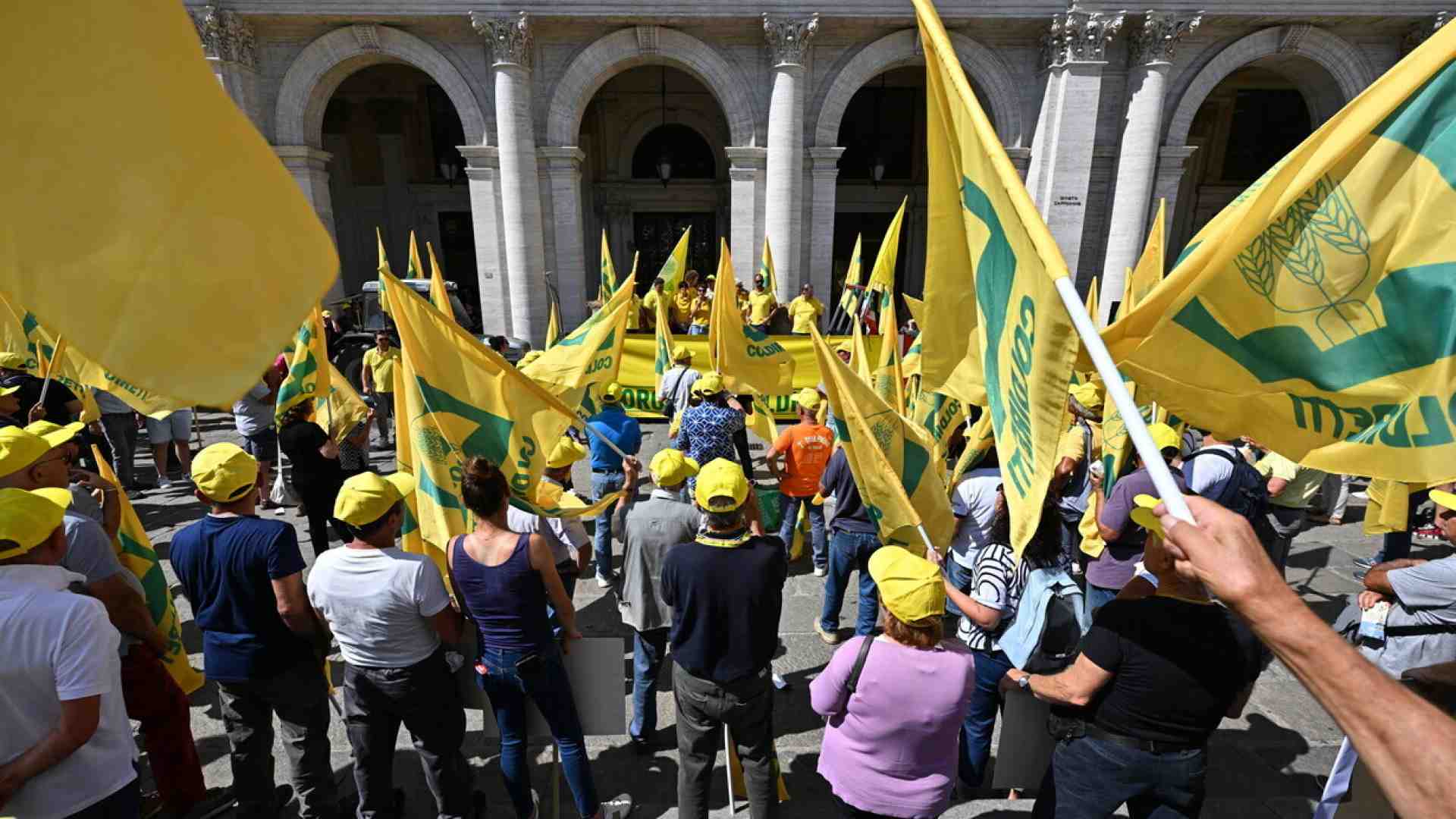 Agricoltori in marcia verso la Regione Lazio: cronache da un idillio rotto a destra